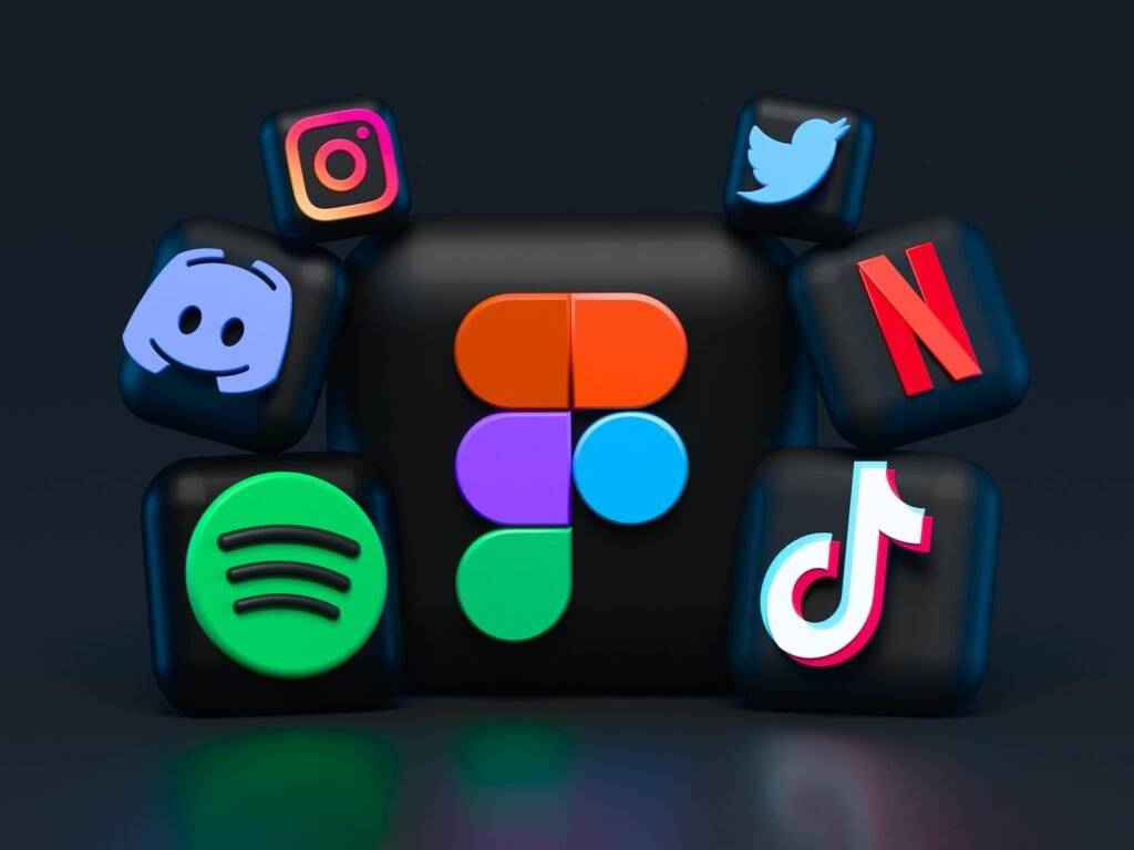 The Role of Social Media in eCommerce Keyword Strategy
