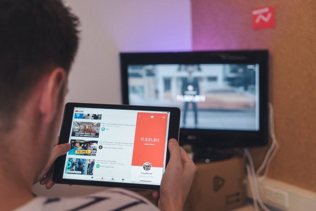 Leveraging Social Media and External Links to Improve Video Ranking